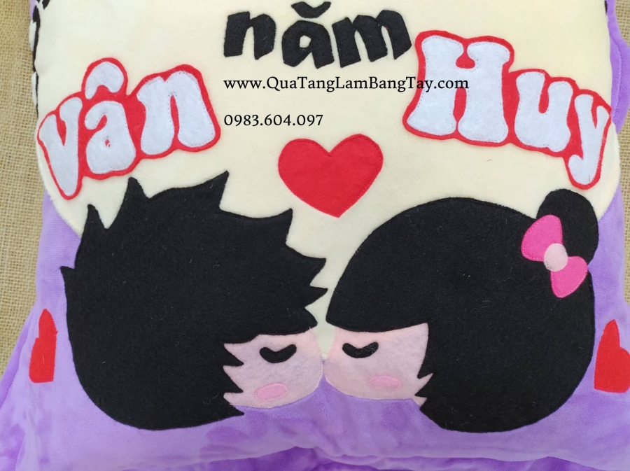 gối handmade kỷ niệm 1 năm yêu nhau Vân và Huy